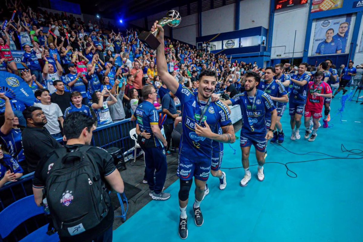Voley_FeVA's tweet photo. Horacio Dileo, Jan Martínez y Bruno Lima, campeones en Brasil 🏆🇦🇷

Arrancaron los festejos argentinos por el mundo temporada 26/27 y el Volei Renata se consagró campeón Paulista después de ganar ¡3⃣4⃣-3⃣2⃣! el tie break contra Suzano 🤯

¡Felicitaciones! https://t.co/pIDFc7LtaH