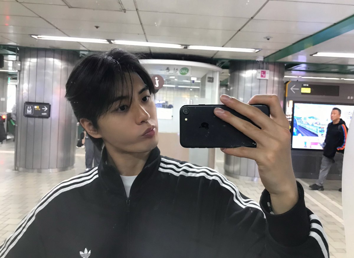 gihaha78900's tweet photo. 광명 붕어빵 사장님

인스타 시작하셨던데!?

진짜 잘생기셨구망...

<인스타 - herwbb_> https://t.co/ufP2G0xLFP