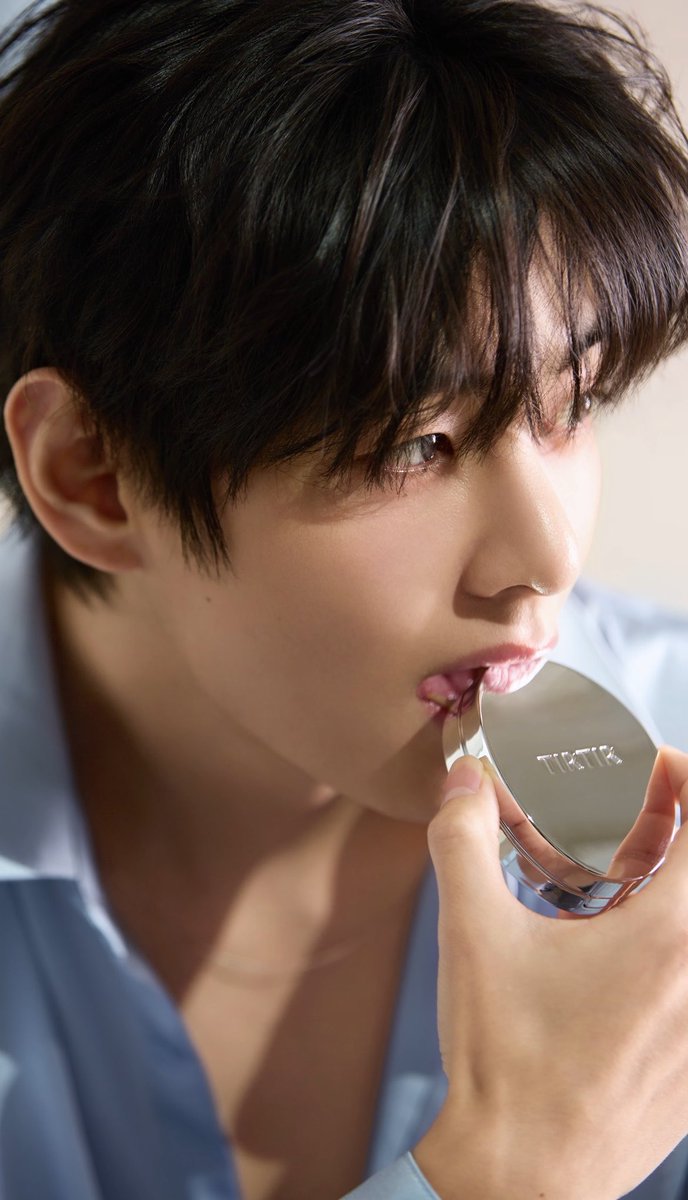 Taehyungimpact's tweet photo. TAEHYUNG FOR TIRTIR https://t.co/27XthZxpPI