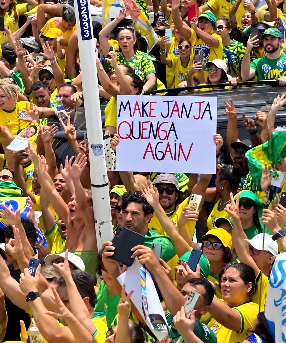 paulodetarsog's tweet photo. O brasileiro é o povo mais criativo do mundo.

HAHAHAHAHAHAHAHAHAHA https://t.co/gizpeAxNLv