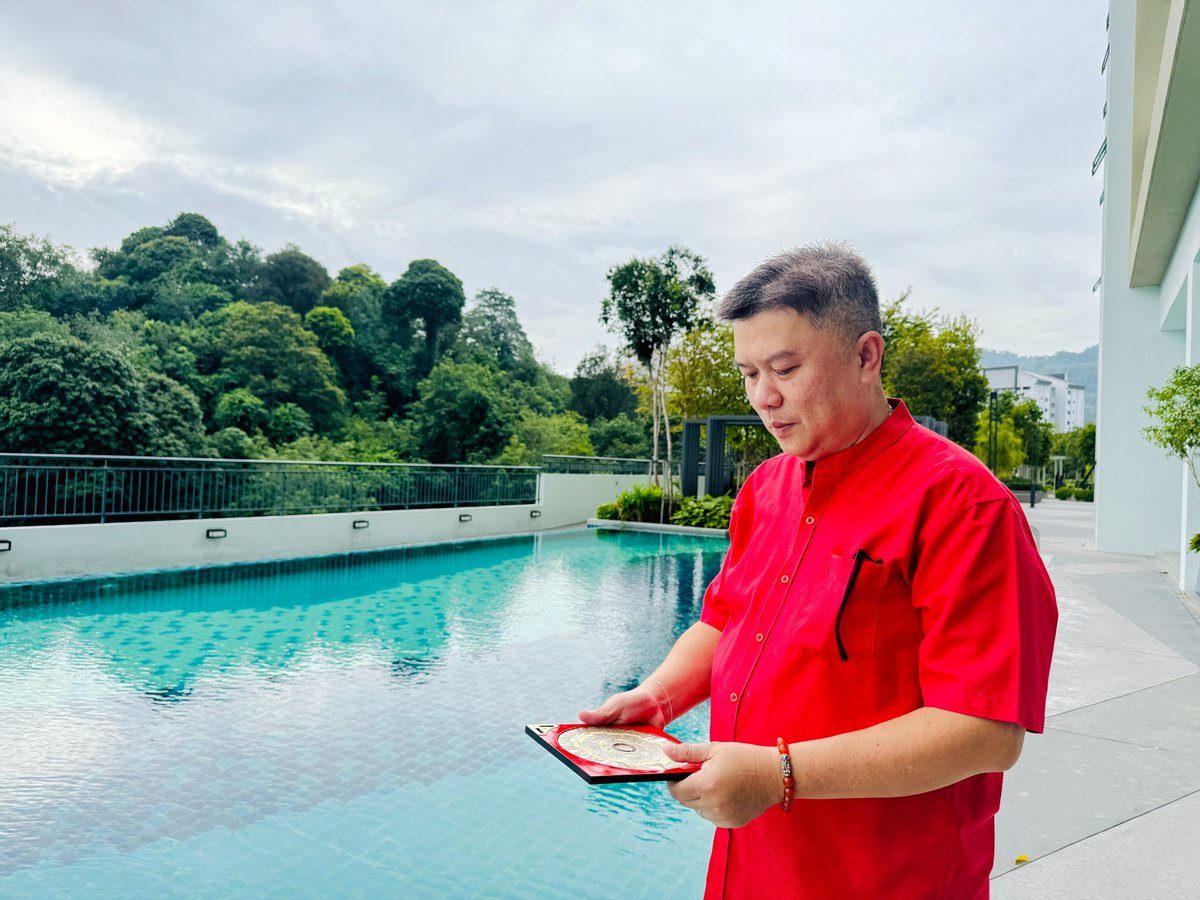 Makfoowengg's tweet photo. 槟城风水勘查
易经风水 Yi-Jing &amp; Feng Shui World
📍Master Mak 麥大師
📞+60 11-1214 3468

#FengShui #YiJing #Penang #槟城 #风水勘查 #易经风水 #家居风水 #商业风水 #财富布局 #iching #yijing #fengshui #numerology #life #luck #LuckyNumber #血龙木 #开光 #门牌 #ICNumber #紫微斗数 https://t.co/Ji9CmBpl1B