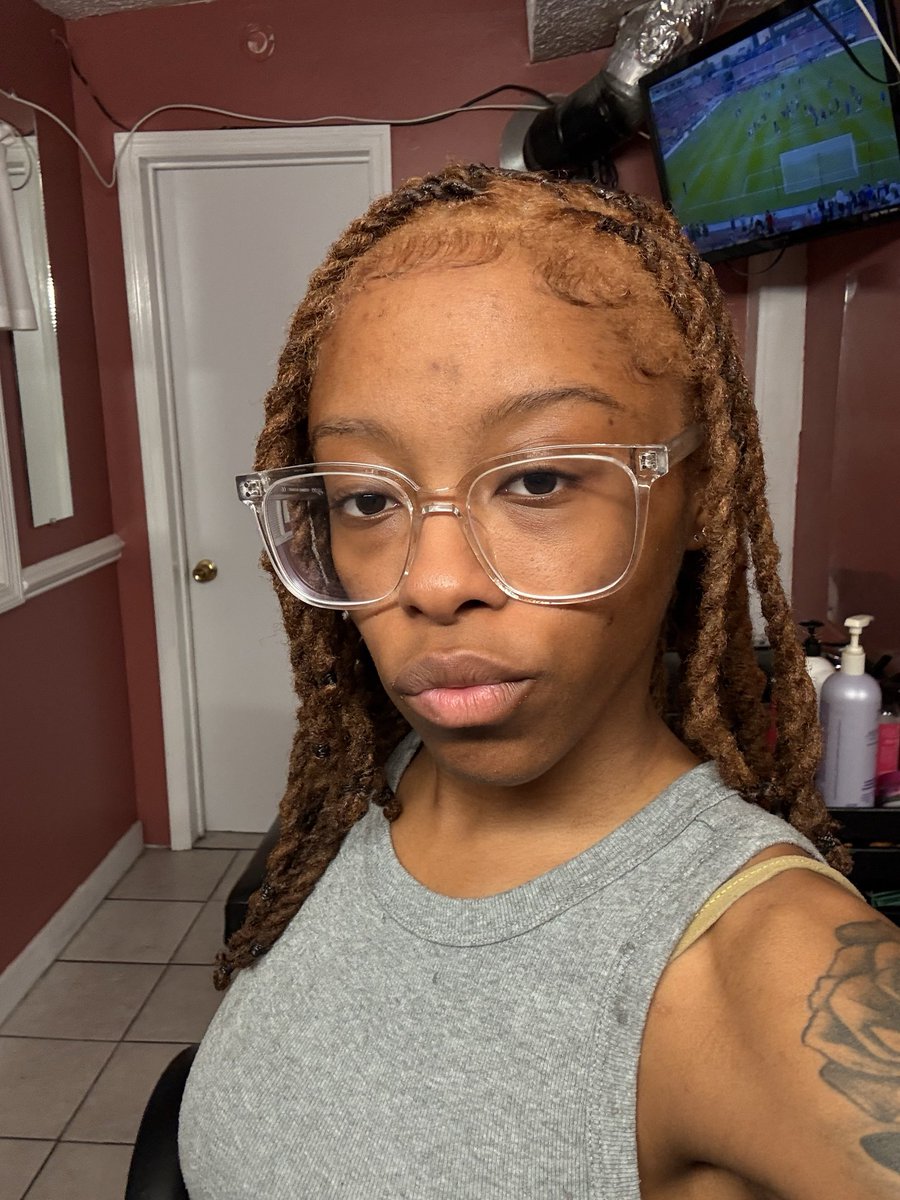 PrettyKidd0's tweet photo. New color🤎 don’t I look sexy 😍 https://t.co/B2b0JDqA1R
