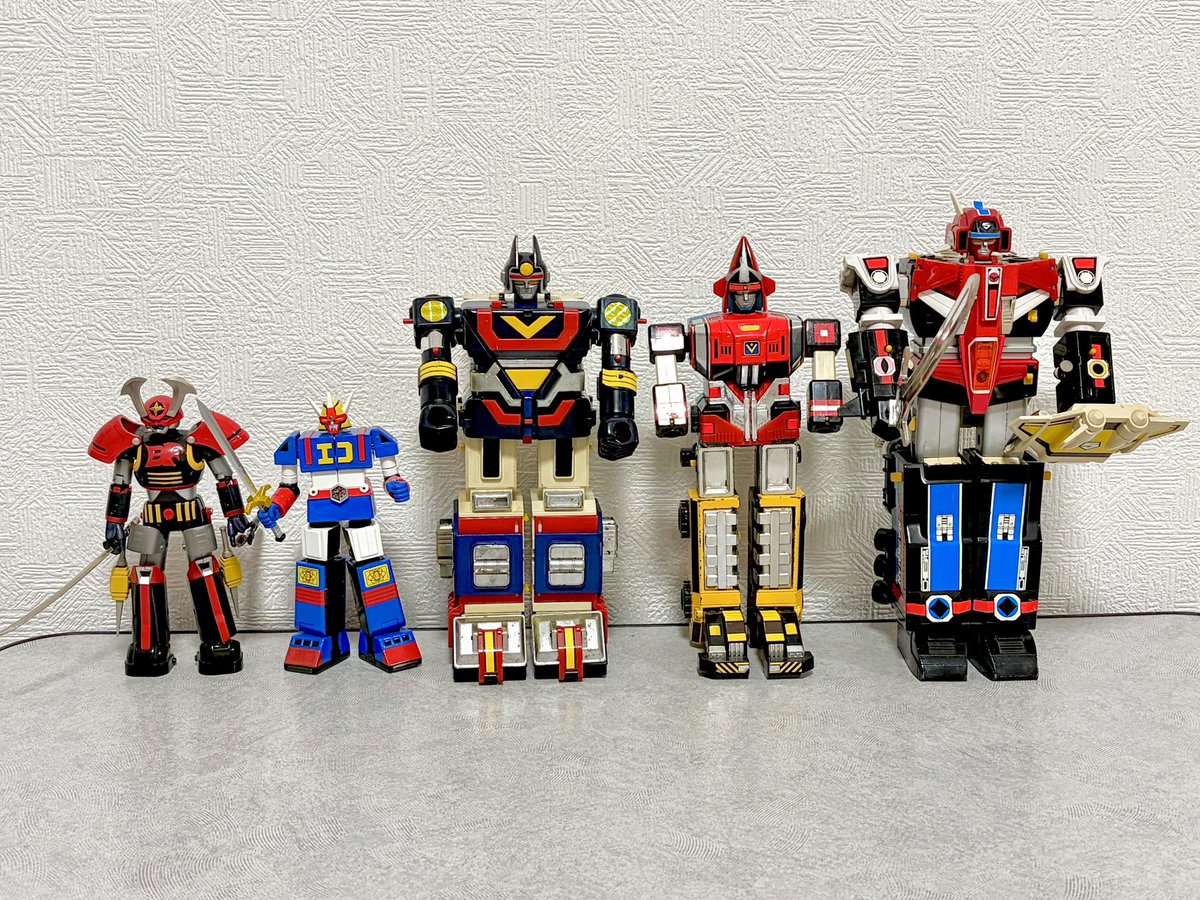 masa0121's tweet photo. スーパー戦隊史上初の巨大ロボ、バトルフィーバーロボ(3作目)
スーパー戦隊史上初の変形ロボ、ダイデンジン(4作目)
スーパー戦隊史上初の合体ロボ、サンバルカンロボ(5作目)
スーパー戦隊史上初の3体合体ロボ、ゴーグルロボ(6作目)
スーパー戦隊史上初の5体合体ロボ、グレートファイブ(11作目) https://t.co/CKeq3lZzZU