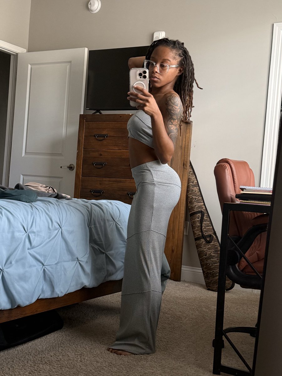 PrettyKidd0's tweet photo. Petite girls are winning rn ⭐️⭐️⭐️⭐️⭐️ https://t.co/fwdbn6n78o