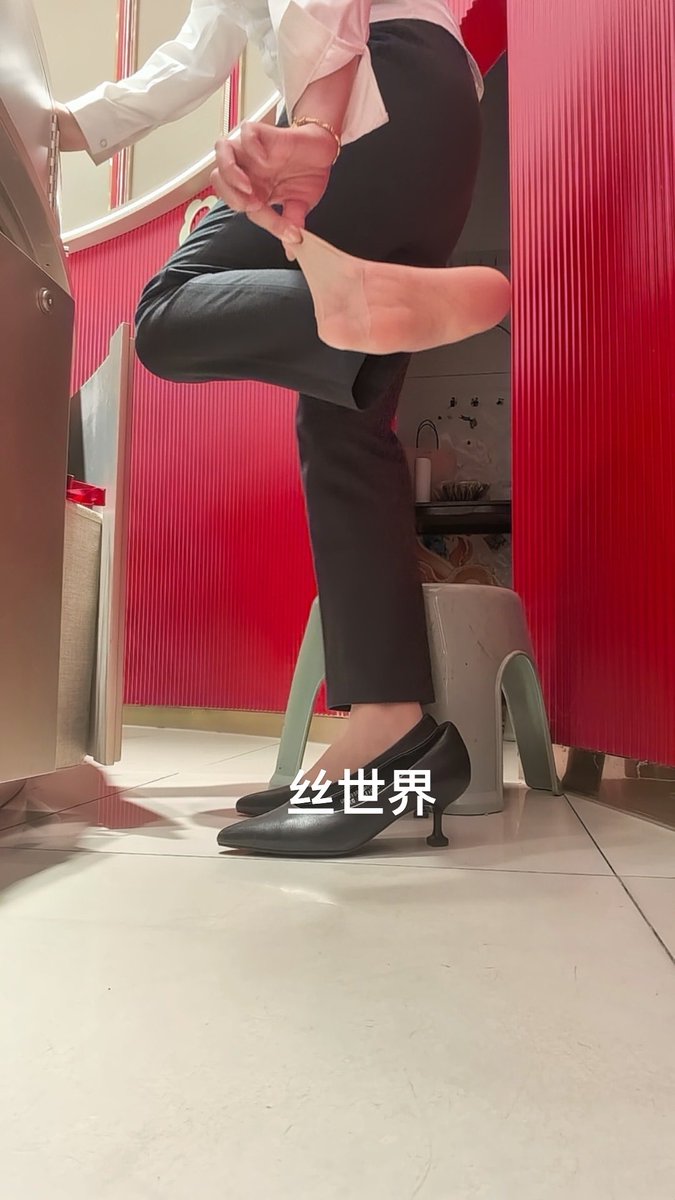 SS088789's tweet photo. ���金二号今天体验的是裤里丝 https://t.co/wFvdVn68rK