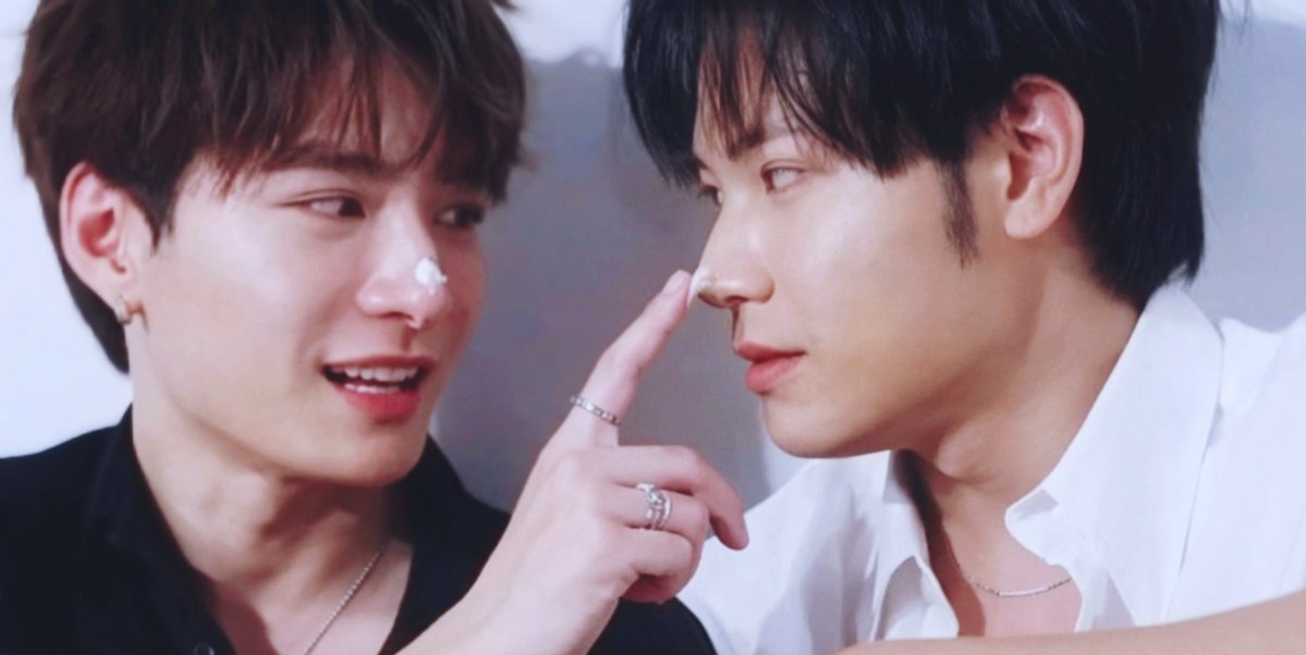 SkyRain459's tweet photo. ความเห็นนอกด้อมว่าไงมั่งอ้ะ 😭 คือชั้นมองตรงไหนก็แฟน 😭😭 มองมาหลายชม.ละก็แฟน 😭😭😭 แฟนแบบแฟ้นนนนนนนนนนน😭😭😭😭 https://t.co/OzUHbsQAQ3