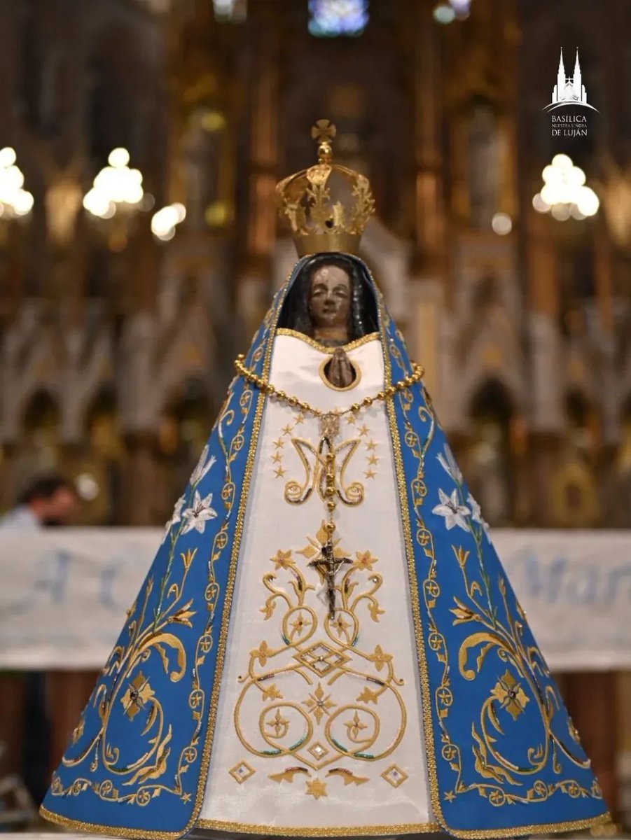 SantuarioLujan's tweet photo. 𝐌𝐚𝐝𝐫𝐞 𝐝𝐞 𝐋𝐮𝐣á𝐧, 𝐫𝐞𝐟𝐮𝐠𝐢𝐨 𝐝𝐞 𝐧𝐮𝐞𝐬𝐭𝐫𝐨 𝐩𝐮𝐞𝐛𝐥𝐨:

En este día especial, ponemos en tus manos amorosas a todas las madres. Cuida de sus vidas, llena de gracia su entrega cotidiana y sé su fortaleza en cada desafío que la vida les presenta.

Abrazamos también en nuestra oración a las madres que ya gozan de la eternidad junto al Padre; que su amor siga siendo luz y guía desde el cielo para todos nosotros.

Virgen tierna, escucha a tantas mujeres que llevan en el corazón el profundo deseo de la maternidad: derrama sobre ellas tu gracia y concédeles el milagro que tanto anhelan.

Amén.

𝐷𝑒𝑠𝑑𝑒 𝑒𝑙 𝑆𝑎𝑛𝑡𝑢𝑎𝑟𝑖𝑜 𝑑𝑒 𝐿𝑢𝑗á𝑛, "𝑐𝑎𝑠𝑎 𝑑𝑒 𝑡𝑜𝑑𝑜𝑠, 𝑡𝑜𝑑𝑜𝑠, 𝑡𝑜𝑑𝑜𝑠", 𝑙𝑒𝑠 𝑑𝑒𝑠𝑒𝑎𝑚𝑜𝑠 𝑢𝑛 𝑚𝑢𝑦 𝑓𝑒𝑙𝑖𝑧 𝑦 𝑏𝑒𝑛𝑑𝑒𝑐𝑖𝑑𝑜 𝑑í𝑎 𝑑𝑒 𝑙𝑎 𝑀𝑎𝑑𝑟𝑒 🌹🌹🌹
