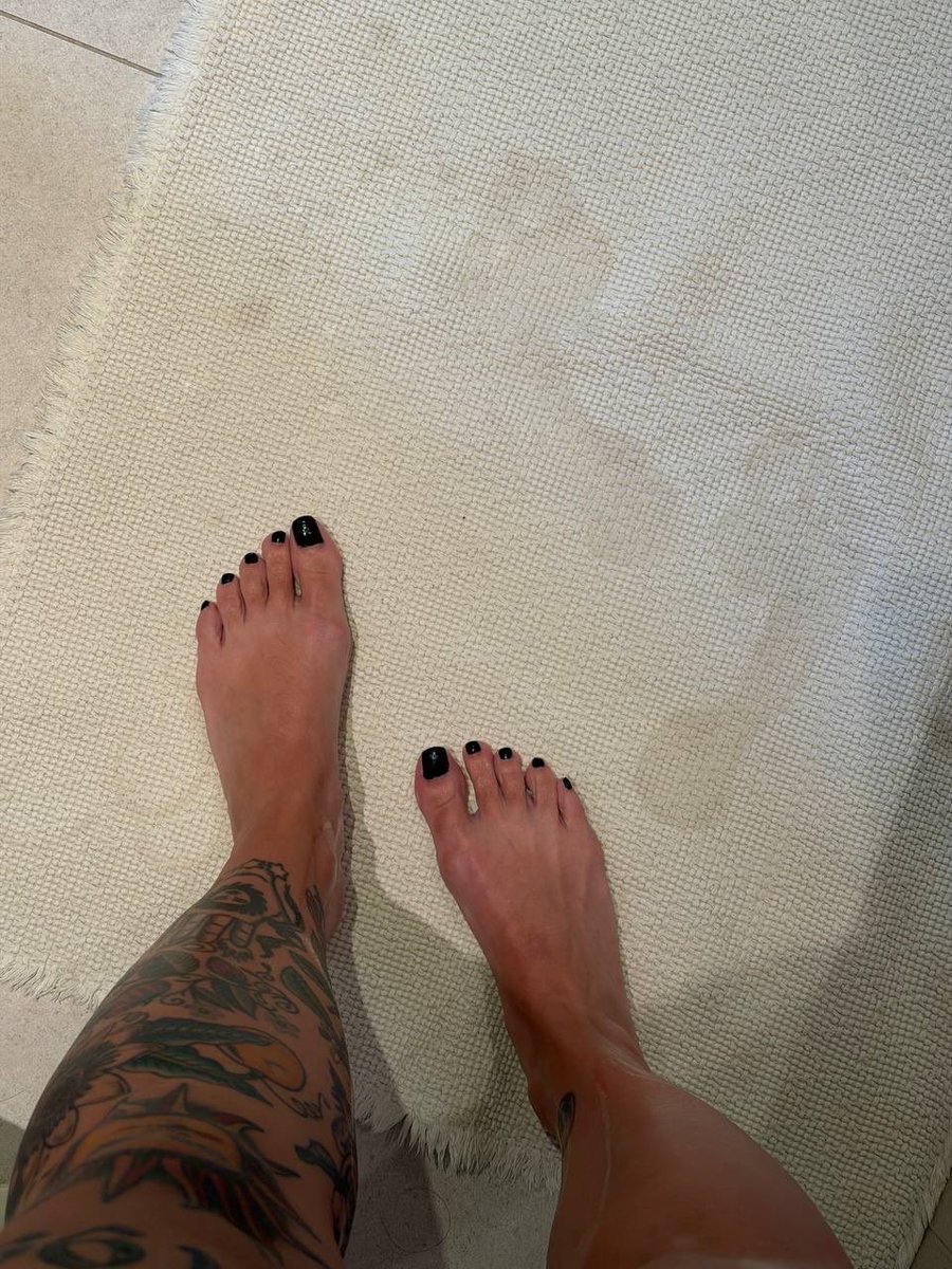 inked_ankles's tweet photo. Post bath 🛁
#FootFans #FeetLovers #FeetAdmiration #SoleLover #SoleWorship #SoleAdmiration #ToeLover #ToeWorship #PrettyFeet #BeautifulFeet #HappyFeet #FootModel #FootContent #FootContentCreator https://t.co/SrcrwdUYrH