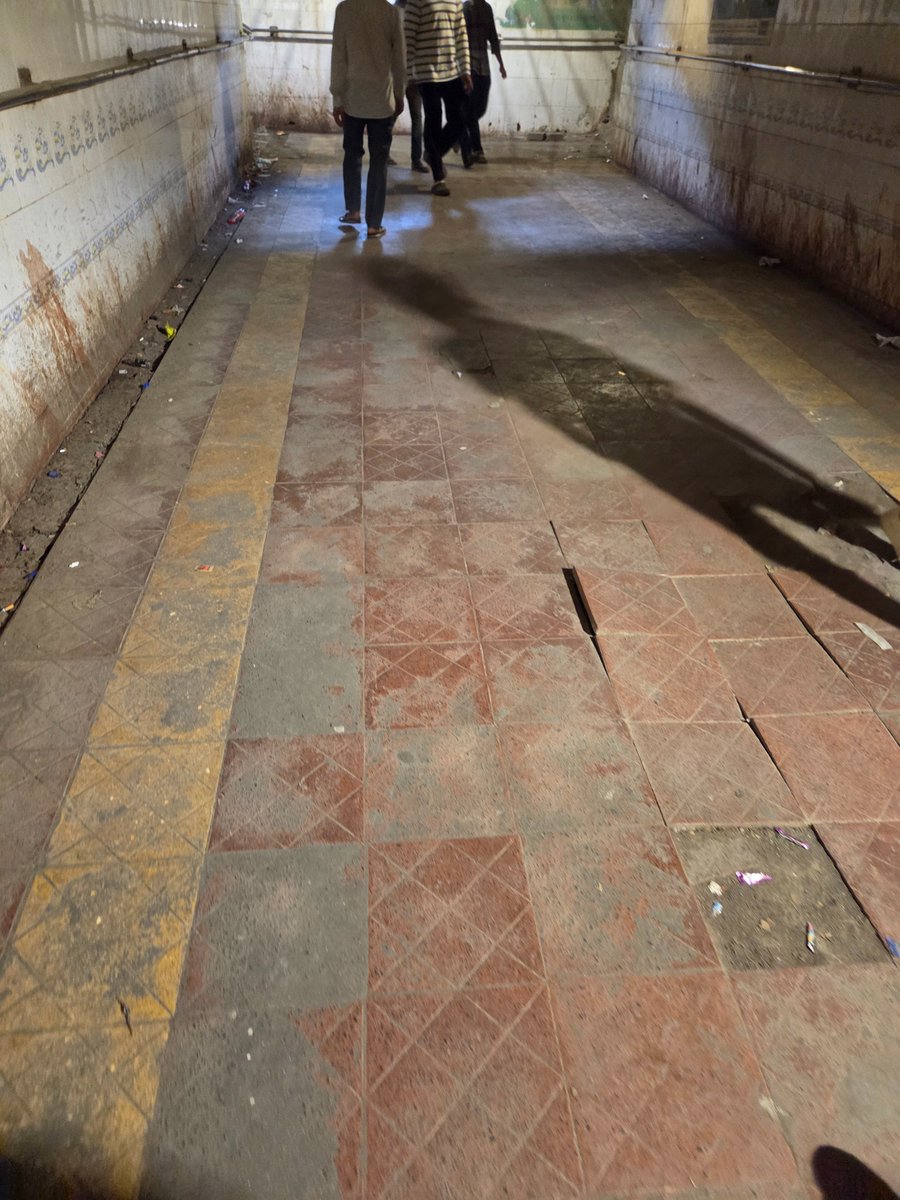 AmitPatil2023's tweet photo. Urgent civic issue at Devipada Metro Station, WE Highway
The pedestrian underpass is in a bad condition, with garbage, unhygienic surroundings,stained walls, damaged, uneven flooring posing a serious safety risk to pedestrians.
@mybmc @mybmcWardRC Please take urgent action https://t.co/yS8cfJN77i