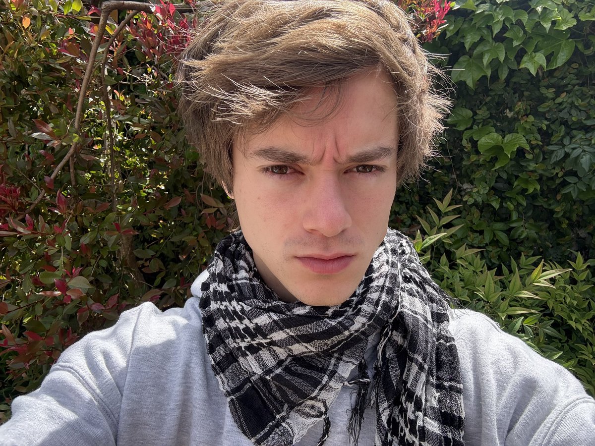 MarcoaaPalazzo's tweet photo. 🇫🇷Me voy a Francia a cubrir las protestas estudiantiles en Paris. 
🇦🇷Periodismo 100% argentino, ergo, 100% europeo. https://t.co/53YsG2JZua