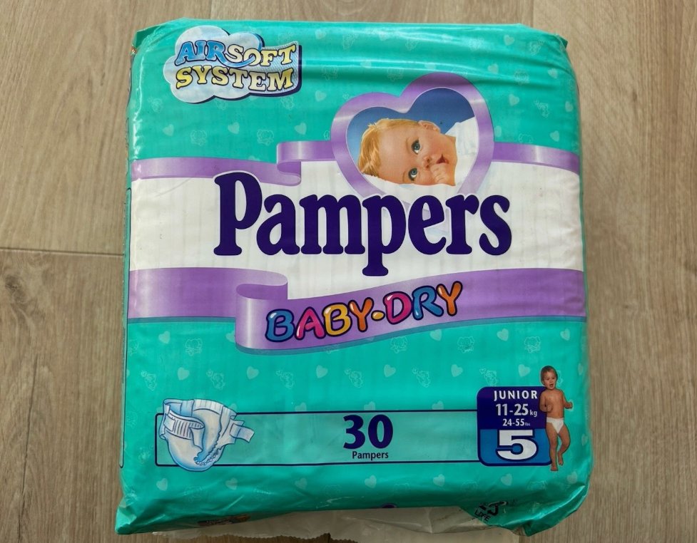 sw888nappy's tweet photo. JUST IN! Here's your chance to own a sample pack of two very rare collectible early 2000s vintage #Pampers Baby-Dry Size 5 Junior #nappies. They feature the iconic teddy bear design, and are bigger than the current Size 9s! Check them out at https://t.co/4Zl885bj3E #diapers #ABDL https://t.co/PCurWsu46T