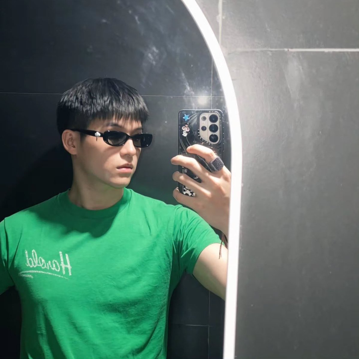 blueissant's tweet photo. skynani five tweets au

kalo si kay potong rambut — part of little things https://t.co/4pA2qFMDNY