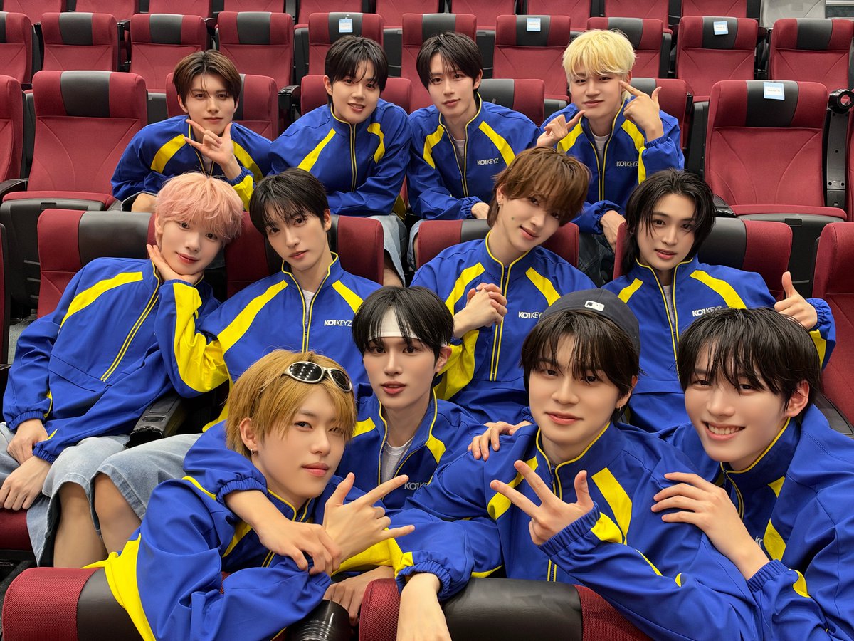 KO1KEYZofficial's tweet photo. [📸] 261018

KO1KEYZ DEBUT SINGLE「KO1KEYZ」(KR)발매 기념 대면 사인회 &amp; 1:1 영상 통화 이벤트🤟

참여해 주신 KO1LY 여러분, 감사합니다!

🍀⚾️🏃‍♂️🌟⚽️🐲🥔⚡️🍎🍰🎀🚀

#KO1KEYZ
#コイキーズ #코이키즈 https://t.co/3qCMLC2xUd