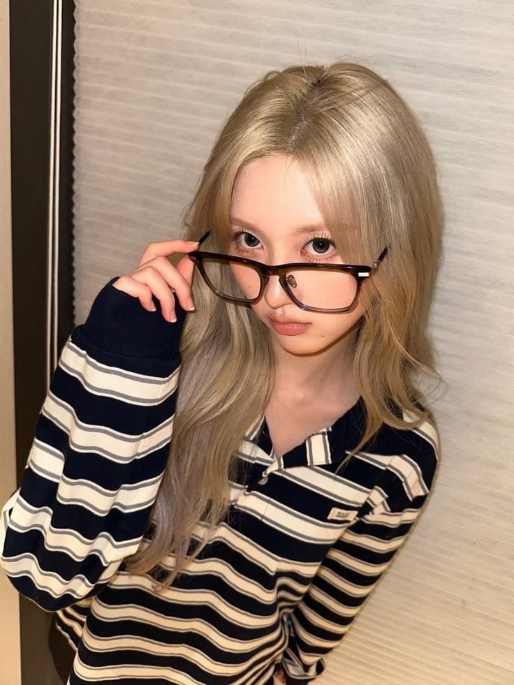 npomvtt's tweet photo. Gaeul (IVE) sobre a importância de estudar história:

“Como eu sempre digo, estudamos história para não repetir os erros do passado. Por isso, acho muito importante ler livros como ‘A Revolução dos Bichos’ e estudar.” https://t.co/njWElovt3q
