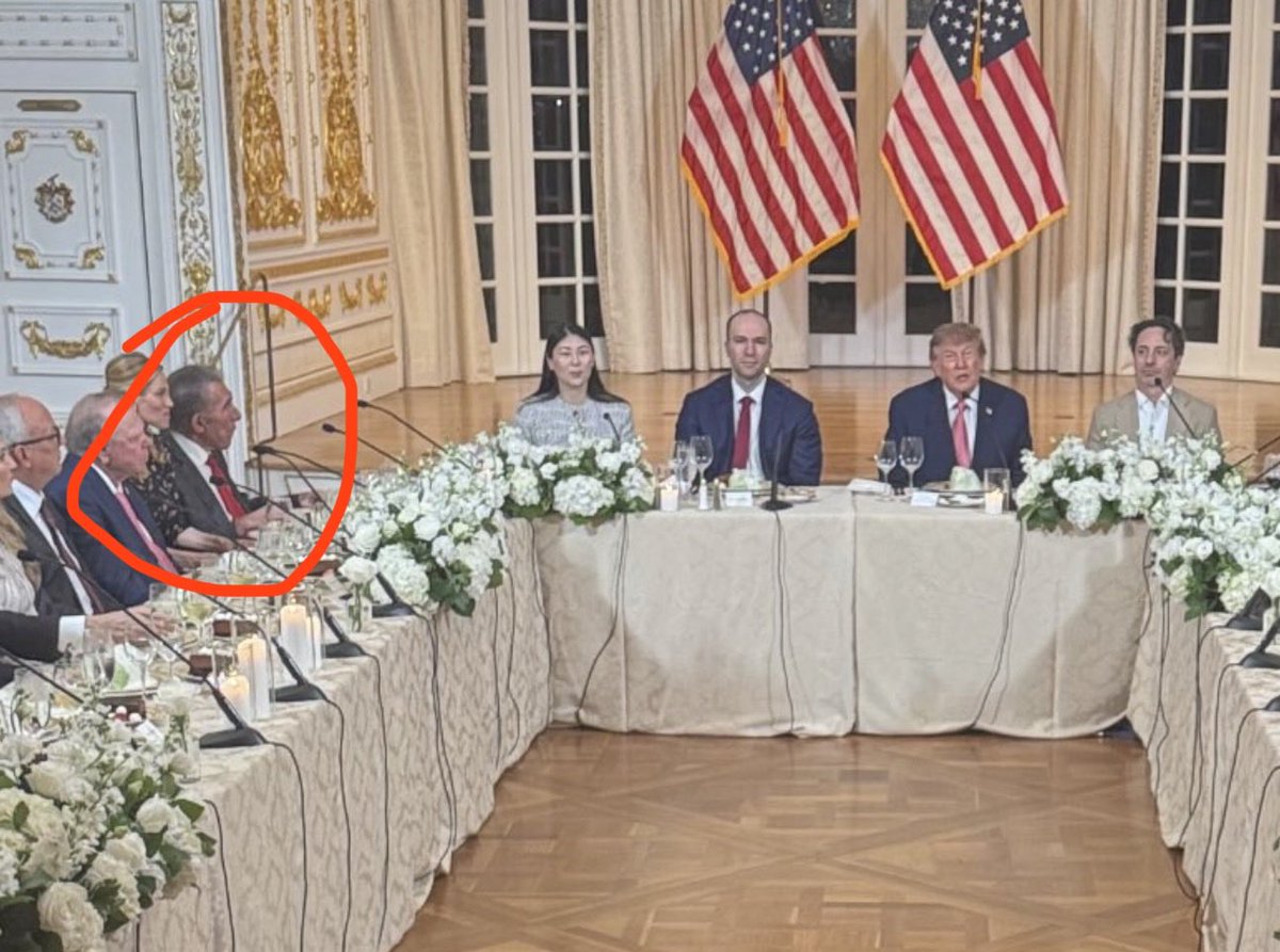 patriottakes's tweet photo. Trump with personal friend and billionaire Steve Wynn at his Mar-a-Lago fundraiser.

Wynn was accused of pressuring his employees to perform sex acts. https://t.co/4cS3YRY9KP