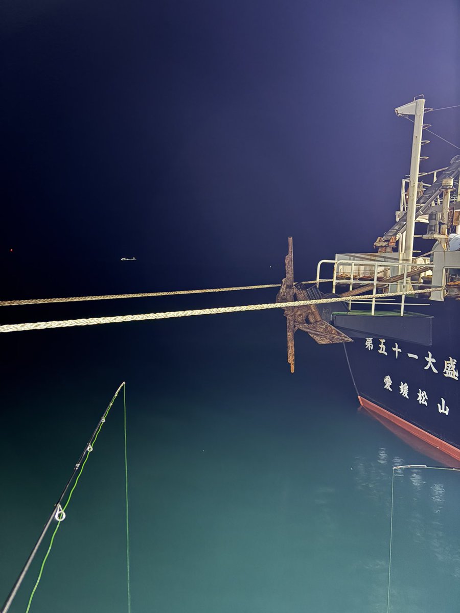 genjohnnyito's tweet photo. 17時20時で14🦑
砂上げ船🚢来てた
昨日爆風だったのに風が無くて良かったのに全然ダメで早仕舞いで山岡家食って帰りましたとさ https://t.co/o7LKpD4UWM