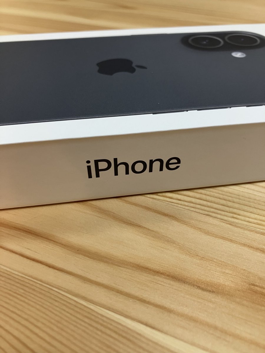 Shutampp's tweet photo. コンテンツ制作ワークに入る前にスマホを変えました。
ストレージを気にする事なくダウンロードできて効率も⤴️
今までよく64GBで頑張りました😅
コンテンツ制作頑張ります💪
#リワークス https://t.co/khSPTIXXfG