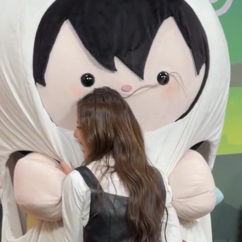 e3lludi's tweet photo. ได้ยินหลานบอก ผมแม่เข้าตาเอนี่ 55555555555 https://t.co/QJiMvqRxCV