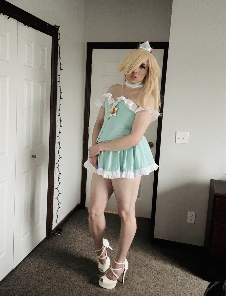 Lyfe0fSkye's tweet photo. I wonder what people would think if I went to a Halloween party dressed as Rosalina 🤔 https://t.co/elxi5RXmOr