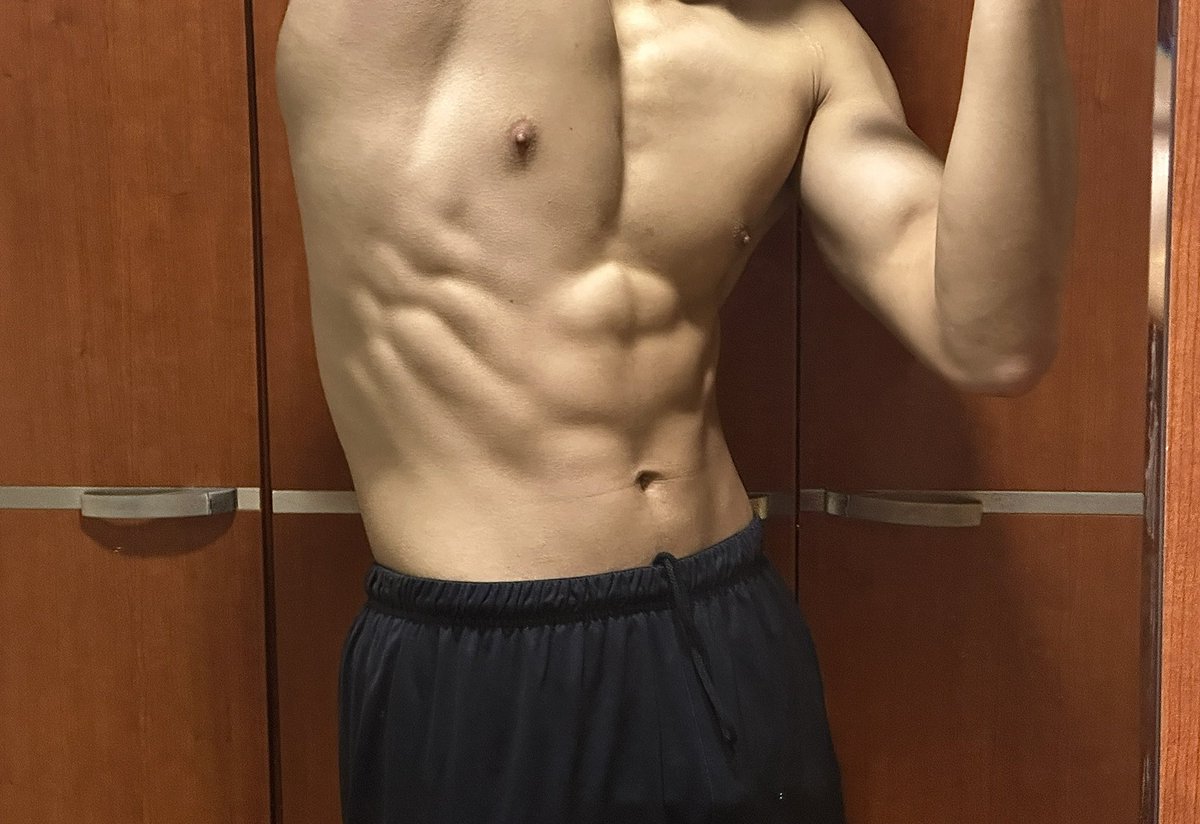 delt1140's tweet photo. 너네 뭐 좋아하냐 https://t.co/HWdNZcprIL