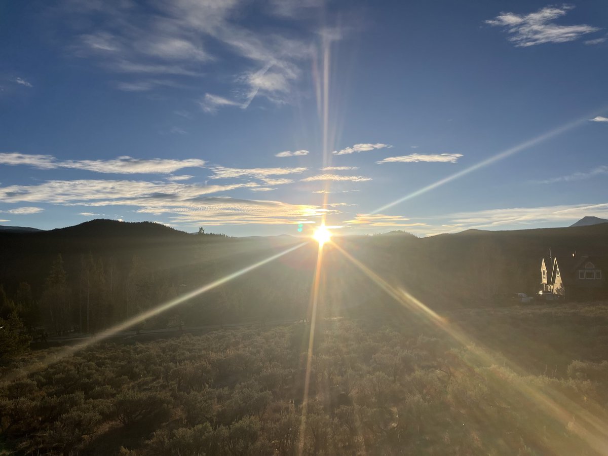 ruhlnyc's tweet photo. Good morning
Sunday, 18 October 2026

Image: the sun peeking up over the Rocky Mountains this morning at 07:41

#Sunday #Goodmorning #Sunrise #RockyMountains #Colorado #NewYorkCity #RUHLNYC

https://t.co/5VpA94EKE4 https://t.co/6wdtmdqIMh