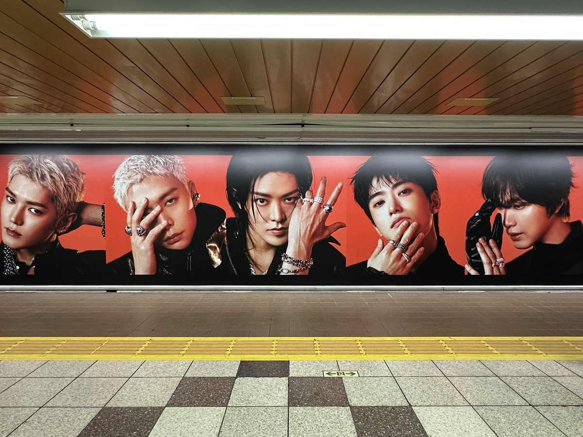 n_i_d_o_'s tweet photo. 新宿のいりちる広告のご尊顔拝んできた
お顔が強強でした https://t.co/y0RljhRApW