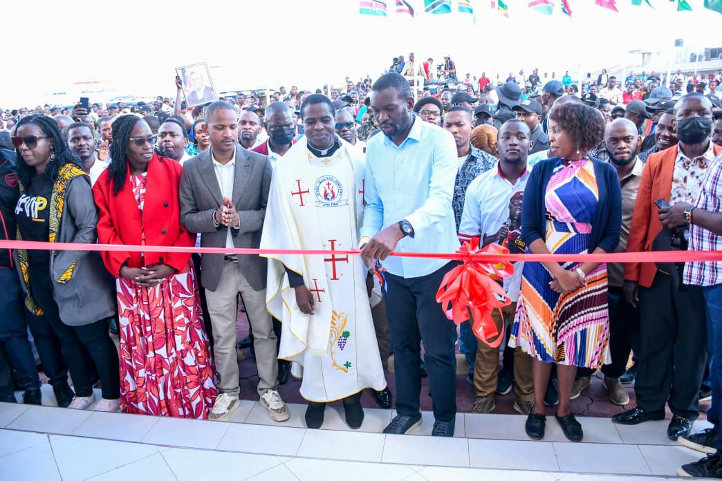 LindaMwananchi_'s tweet photo. H.E. Edwin Sifuna Launches the Jesus Teaching Ministry (JTM) Church Administration Building in Donholm, Nairobi. https://t.co/5Ro0jgjLtT