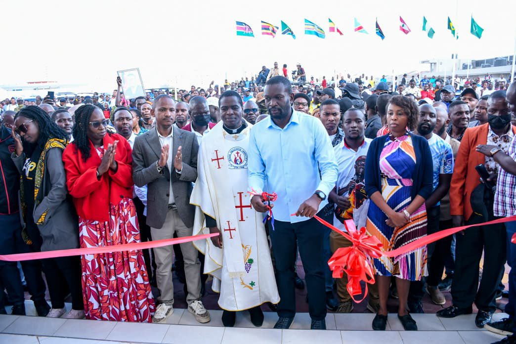 LindaMwananchi_'s tweet photo. H.E. Edwin Sifuna Launches the Jesus Teaching Ministry (JTM) Church Administration Building in Donholm, Nairobi. https://t.co/5Ro0jgjLtT