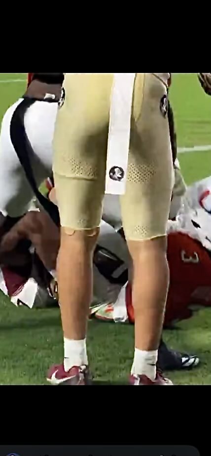 madabseats's tweet photo. @rangernole5 Where are his hands? https://t.co/Rp84AenOSv