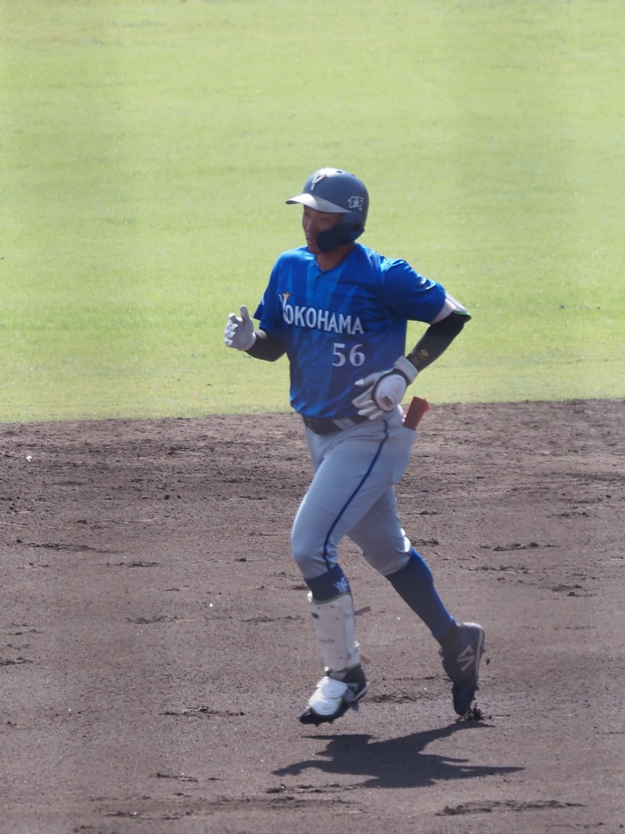 syjr5's tweet photo. 先制は田内の一発。
右中間センター寄り。深いところに叩き込んだ。

完全にパワーヒッターの打撃だな。

今季は成績見たらちょっと攻守に苦しんだ感はあるね。

下半身とか冬の自主トレから見てもパワーアップしてる感じだし、
来季何かキッカケでも掴めたら。

#baystars
10/15 アイビー https://t.co/sotVrQmcyh
