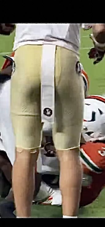 madabseats's tweet photo. @RyanRYousefi Where’s his hands https://t.co/Fa2TuoBKmp