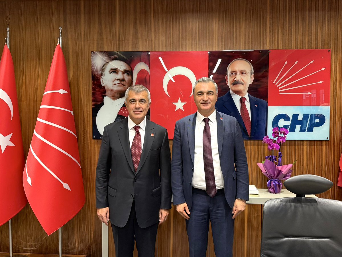 muslimsarichp's tweet photo. İstanbul İl Başkanımız Sayın Mehmet Ali Yüksel’in bugün İl Başkanlığımız önünde gerçekleştirdiği toplantıya katılarak partililerimizle bir araya geldik.

Yeni görevine başlayan Sayın Yüksel’i tebrik ediyor, kendisine çalışmalarında başarılar diliyorum.

İstanbul örgütümüzle birlik ve beraberlik içerisinde çalışmalarımızı sürdüreceğiz.