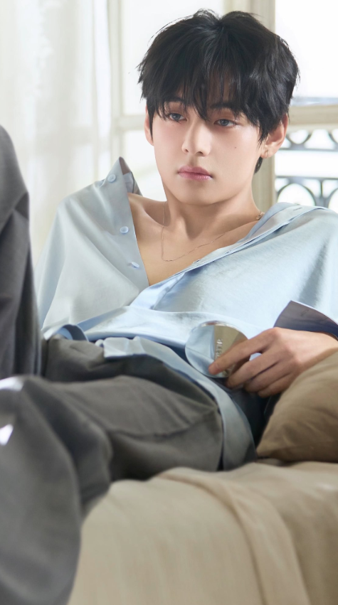 AboutMusicYT's tweet photo. Taehyung looks handsome in new photos for Tirtir. https://t.co/lra1z0uJIx
