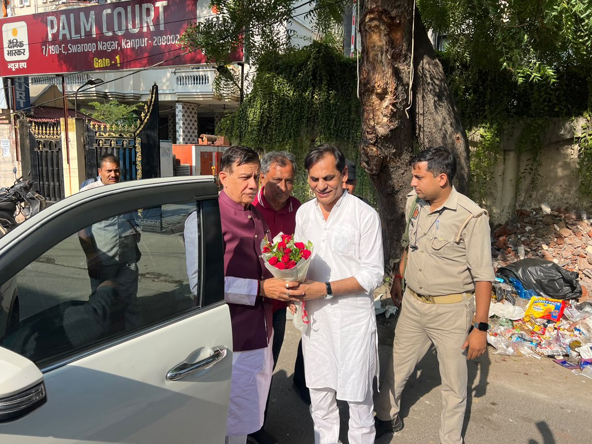 Mukund_0221's tweet photo. आज कानपुर के स्वरूप नगर में ‘SAY WOW’ के नवीन प्रतिष्ठान के शुभारंभ समारोह में सम्मिलित होकर संचालिका बेटी लावण्या एवं उनके पिता श्री अनूप जी को हार्दिक बधाई एवं शुभकामनाएँ प्रेषित कीं।

#SAYWOW #Kanpur #SwaroopNagar #SatishMahana https://t.co/pta5tazrI0