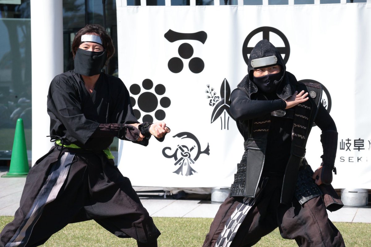 dkpndkpn36's tweet photo. 掴まれた腕を振りほどくには パーにしてアイーン!!らしいです
 #服部半蔵忍者隊  #大関ケ原祭2026 https://t.co/RRhhHBof1m