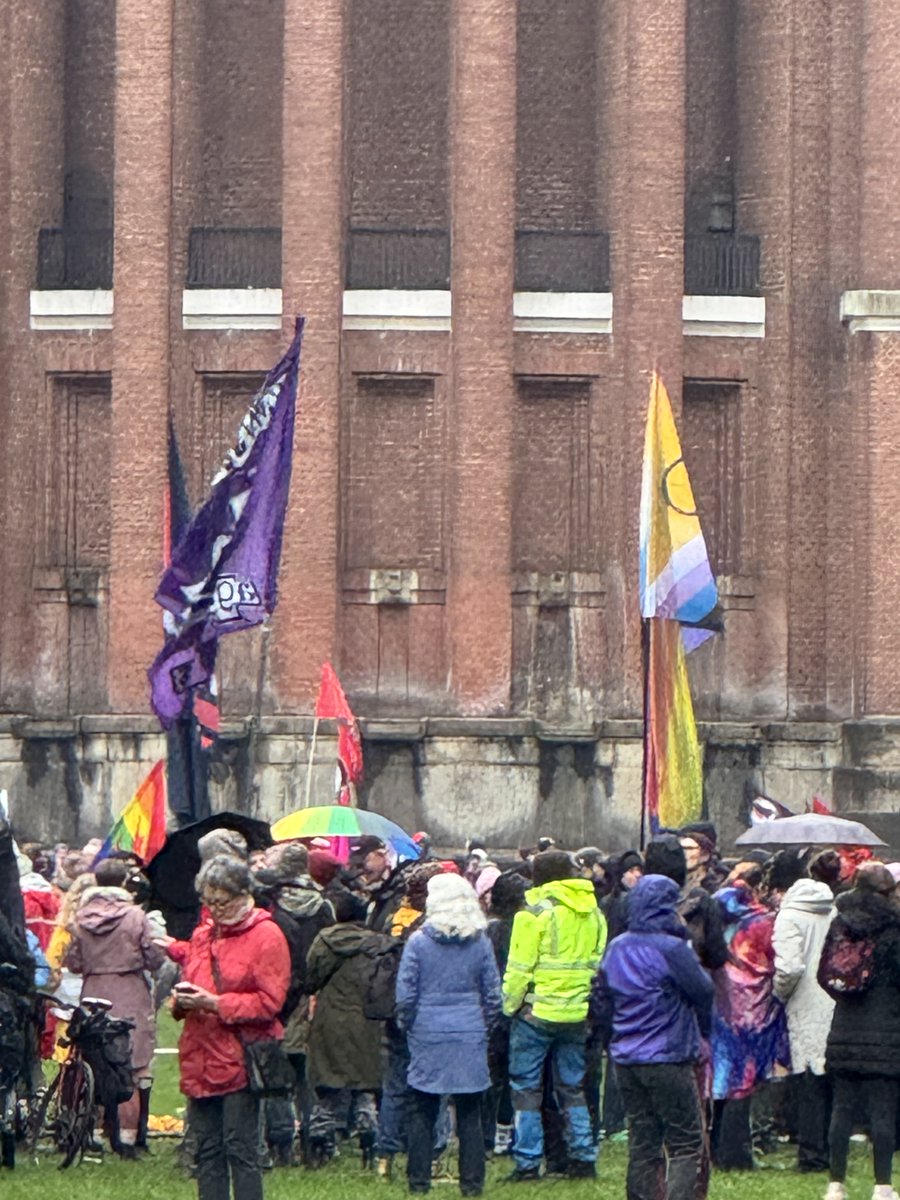 BoodeVon's tweet photo. hamburg stadtpark.
#HBR #Reimmigration
hamburger bündnis
"antifaschistischer sonntagsspaziergang "
#FCKNZS #Hamburg #Stadtpark https://t.co/IPSdZzDYkf
