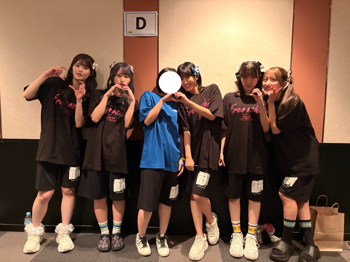 Rena_monmon's tweet photo. この照明どうにかならんかな https://t.co/4ADC7CklPA