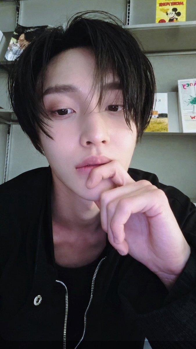 1bin_b1ack's tweet photo. 이런 얼굴 다신 없음 https://t.co/nKqBaWRgqN