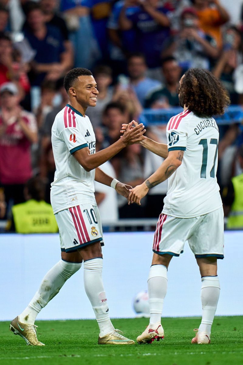 lives365's tweet photo. 🪜 ESCALERA DE ENTRADAS 🪜
Real Madrid vs Sevilla ⚪️⚪️🆚🔴⚪️

🟢 Cucurella +1.5 entradas @1.5 
🟡 Cucurella +2.5 entradas @2.50
🔴 Cucurella +3.5 entradas @4.50  

Cucurella muerde a cualquiera hoy. ¡A cobrar subnormales! 🩼⚡️ https://t.co/25IxchVs2T