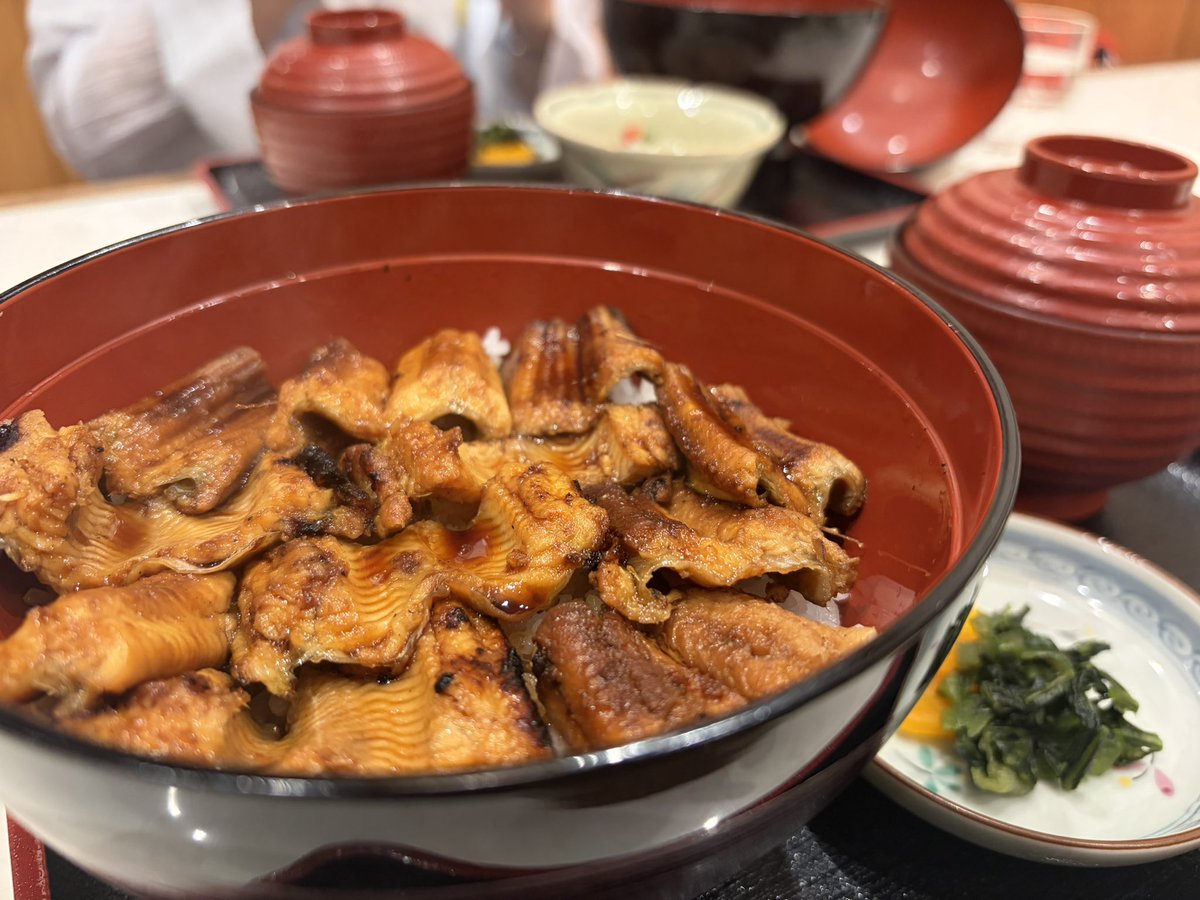 Magical_star_si's tweet photo. 時系列がバラバラやけど💦
梅山のあなご丼と焼き牡蠣
むさしの安芸むすび
紅葉堂の揚げもみじ
#広島グルメ https://t.co/61a2uNrsZf