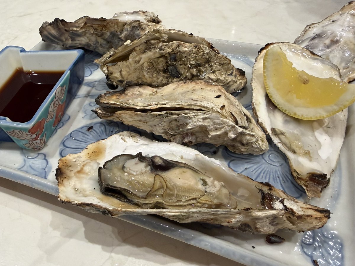 Magical_star_si's tweet photo. 時系列がバラバラやけど💦
梅山のあなご丼と焼き牡蠣
むさしの安芸むすび
紅葉堂の揚げもみじ
#広島グルメ https://t.co/61a2uNrsZf