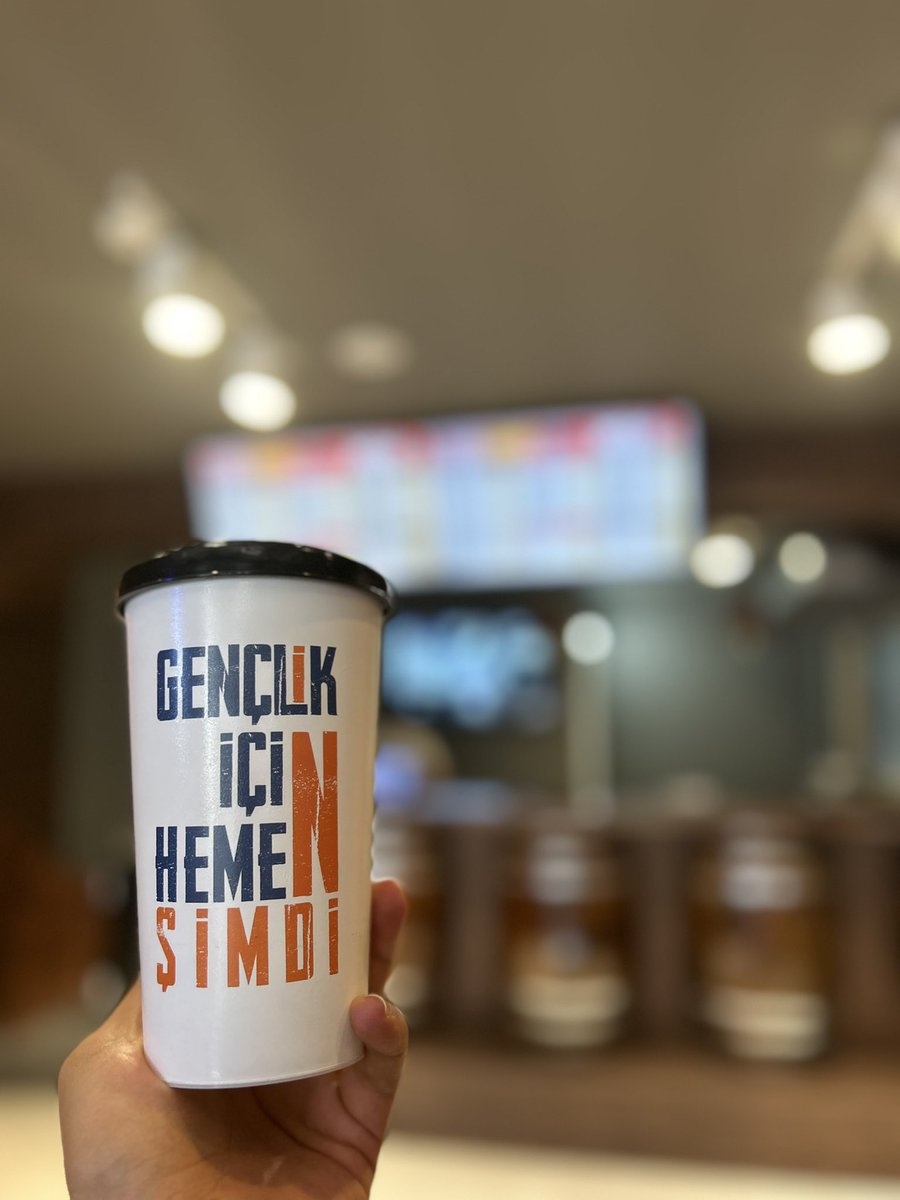 MDOGANSALAR_TR's tweet photo. AK Gençlik Haliliye olarak, genç girişimcimiz Sercan Erdem’i ziyaret ederek hayırlı ve bereketli kazançlar diledik.

Gençliğin azmiyle büyüyen, üreten ve geleceğe değer katan her girişimin yanında olmaya devam ediyoruz! 

@RTErdogan @avyusufibis @osmannazlier  @bybekirbozdag @ibrahimeyyupogl 
@milhamigunbegi @fatihseyrekk
@furkankucukk_ @mbagmanci63 
@fatmaocak0663 @AKGenclikGM @akgenchaliliyee

#akgençlik #akparti #gençlikkolları #akgençlikşanlıurfa #receptayyiperdoğan #lider #gençlik
#şanlıurfa #durmakyokyoladevam
