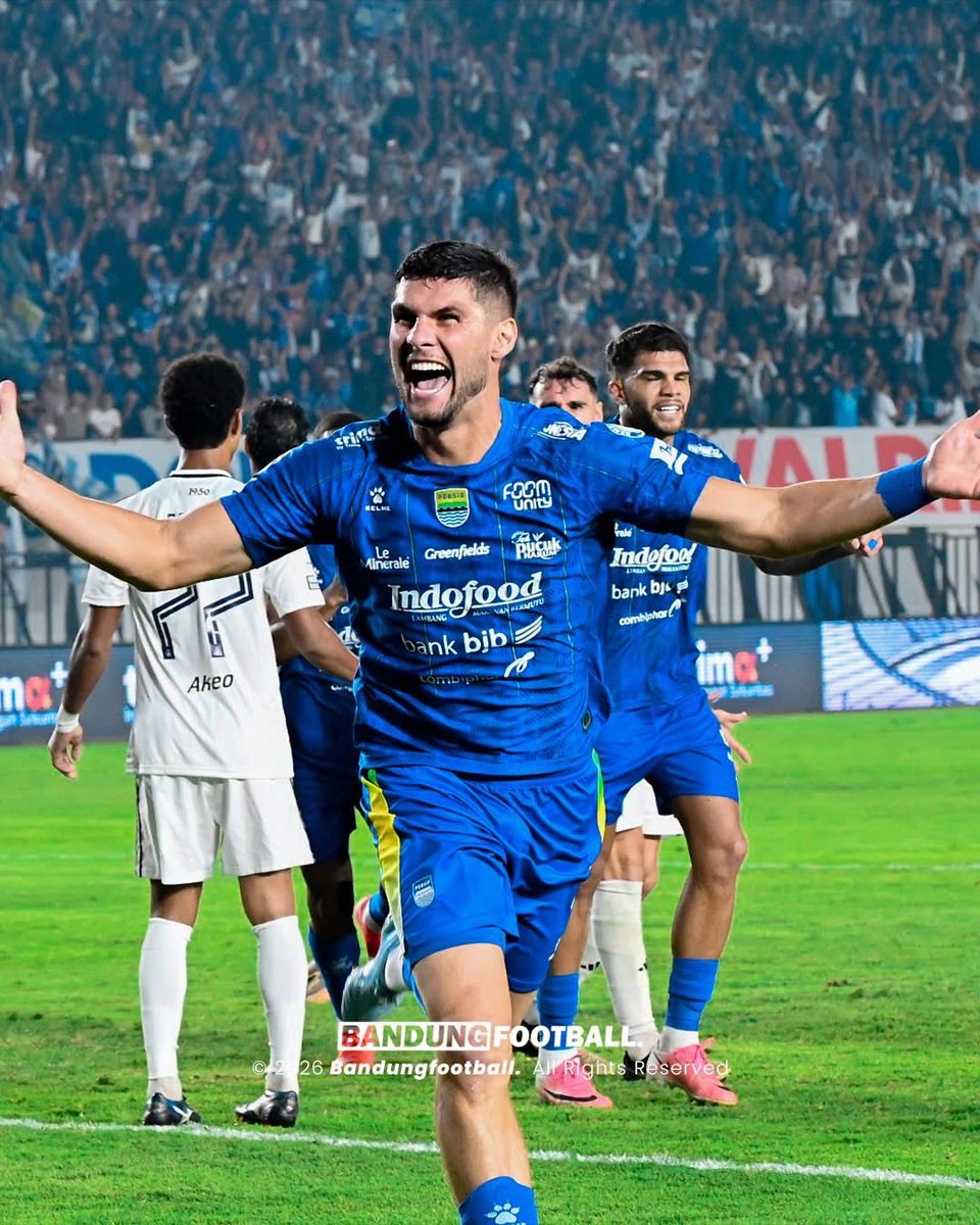 bandungfootball's tweet photo. Julio “Clutch” Cesar! ✨🔥

Masuk, cetak gol, menang. Another clutch goal! Special! 🇧🇷

#BandungFootball #BFCOM #Persib #Bobotoh #PersibDay #SIBKDR https://t.co/PTdE4Hgalu