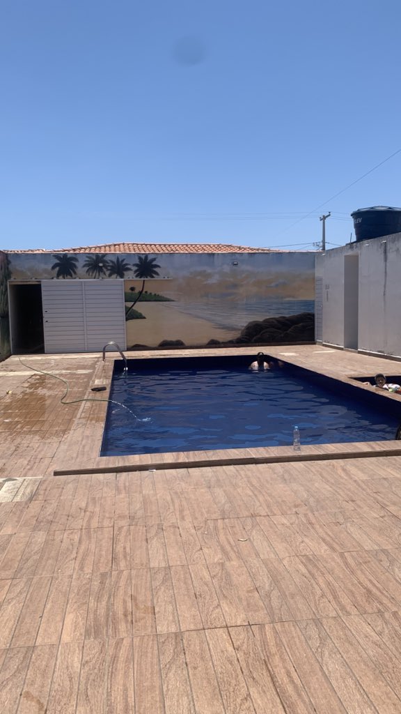 tsgrint's tweet photo. olá gente vim parar em uma piscina ok https://t.co/cTdwXOleEs