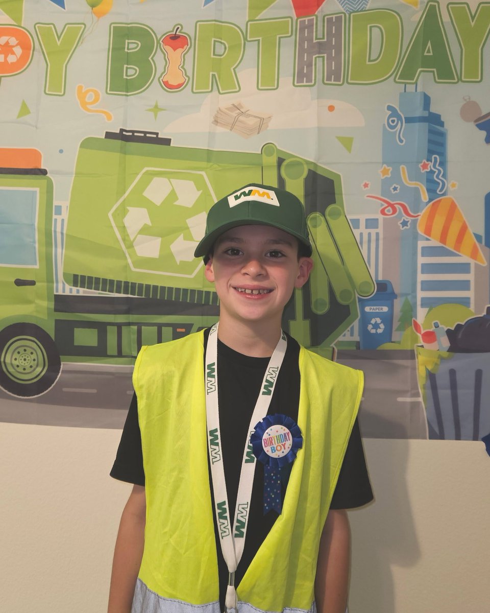 WM_SoCal's tweet photo. 10 years old and officially made! 🎉
Young customer Collin had an unforgettable birthday as he got to meet driver Tom, score some birthday goodies, and climb aboard the truck for a special VIP experience. Happy Birthday, Collin! 🚛💚 #WMSoCal #Birthday #TouchATruck #Burbank https://t.co/oBAPu1tpKV