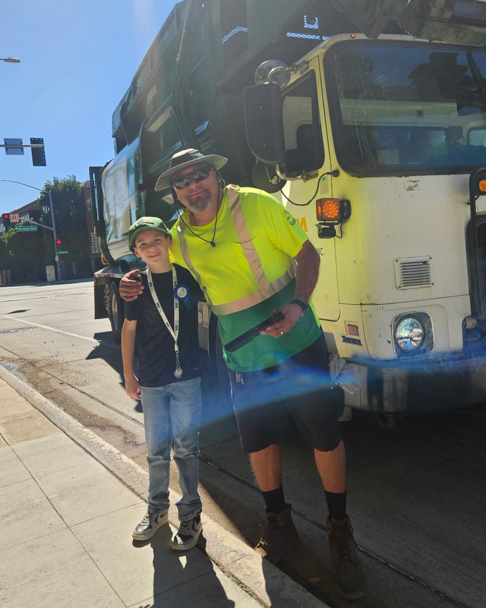 WM_SoCal's tweet photo. 10 years old and officially made! 🎉
Young customer Collin had an unforgettable birthday as he got to meet driver Tom, score some birthday goodies, and climb aboard the truck for a special VIP experience. Happy Birthday, Collin! 🚛💚 #WMSoCal #Birthday #TouchATruck #Burbank https://t.co/oBAPu1tpKV