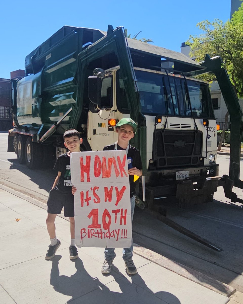 WM_SoCal's tweet photo. 10 years old and officially made! 🎉
Young customer Collin had an unforgettable birthday as he got to meet driver Tom, score some birthday goodies, and climb aboard the truck for a special VIP experience. Happy Birthday, Collin! 🚛💚 #WMSoCal #Birthday #TouchATruck #Burbank https://t.co/oBAPu1tpKV