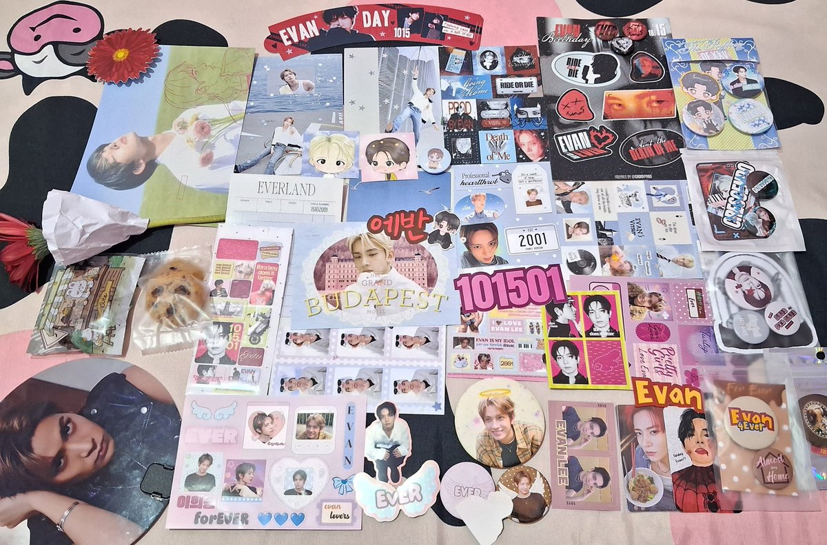 cheryiees's tweet photo. Thanks to kakak kakak #everkeren for today' freebies @heeyunkipages @evancloudsy @eyesonevan_ @cinevxn @15201508FM @groovyhee @echeht @laviescripts @icigeo @evanngobrol @heetrouvaille dll (aku lupa maafff) freebies nyaa kerenn poll sukakk #everhappy https://t.co/9ujypJwPwh