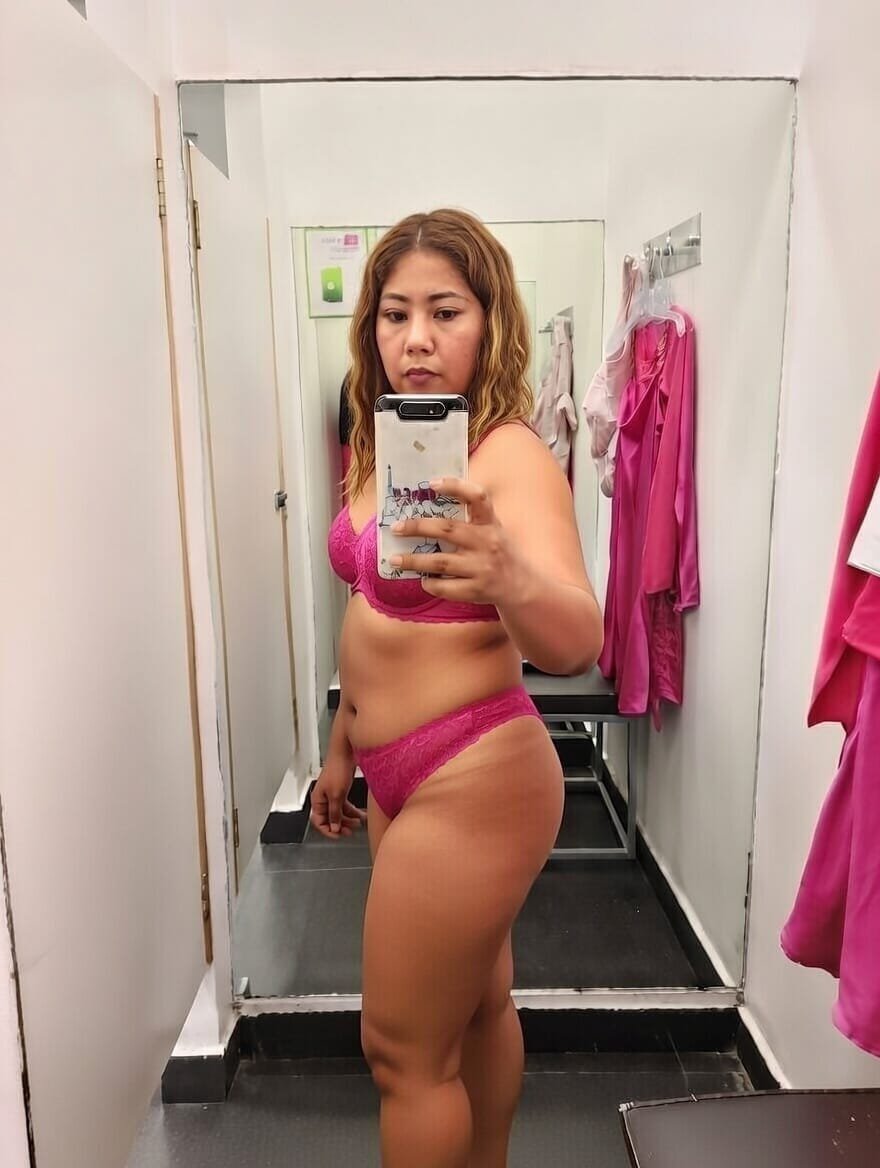 alexmart941089's tweet photo. Si te cogieras a mi esposa junto con un amigo tuyo, como determinarian quien le mete la verga primero, tú por invitarlo o él por cortesía???
La única ves que lo hizo con 2 hombres se estaban peleando por metersela primero al final la clavo el maduro que contactamos y no su amigo. https://t.co/heJl53jQ9G