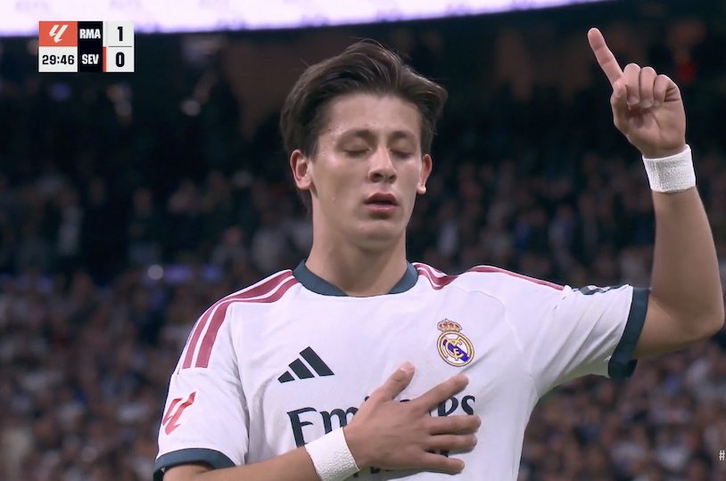 CentralDoYamal's tweet photo. O malandro agrediu um jogador do Sevilla e fez o gol 3 minutos depois kkkkkkkkk

Tirem as crianças da sala, o Real Madrid do Tebas chegou na temporada https://t.co/V2jT577CtW